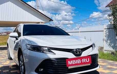 Toyota Camry, 2020 год, 3 350 000 рублей, 2 фотография