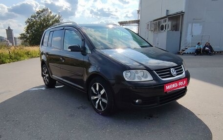 Volkswagen Touran III, 2005 год, 680 000 рублей, 2 фотография