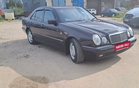 Mercedes-Benz E-Класс, 1998 год, 550 000 рублей, 2 фотография