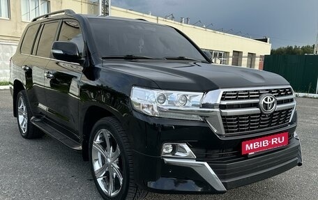 Toyota Land Cruiser 200, 2018 год, 8 550 000 рублей, 4 фотография