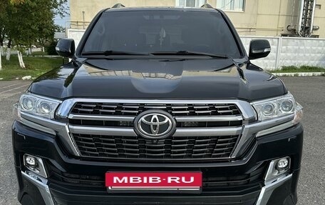 Toyota Land Cruiser 200, 2018 год, 8 550 000 рублей, 2 фотография