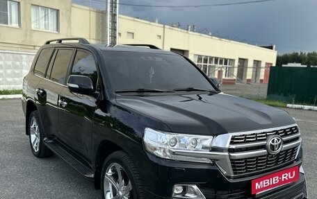 Toyota Land Cruiser 200, 2018 год, 8 550 000 рублей, 3 фотография