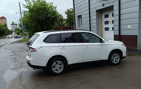 Mitsubishi Outlander III рестайлинг 3, 2012 год, 1 360 000 рублей, 2 фотография