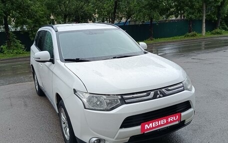 Mitsubishi Outlander III рестайлинг 3, 2012 год, 1 360 000 рублей, 1 фотография