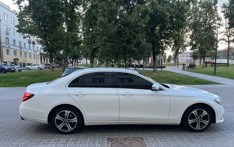 Mercedes-Benz E-Класс, 2019 год, 3 890 000 рублей, 4 фотография