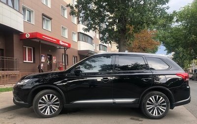 Mitsubishi Outlander III рестайлинг 3, 2019 год, 2 900 000 рублей, 1 фотография