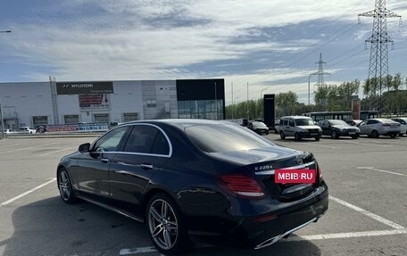 Mercedes-Benz E-Класс, 2017 год, 3 500 000 рублей, 8 фотография