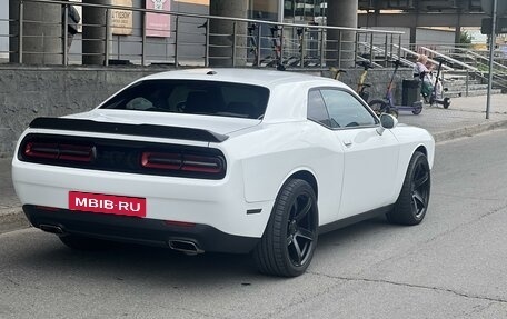 Dodge Challenger III рестайлинг 2, 2019 год, 3 350 000 рублей, 4 фотография