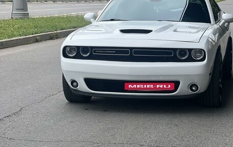 Dodge Challenger III рестайлинг 2, 2019 год, 3 350 000 рублей, 2 фотография