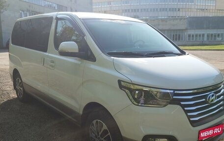 Hyundai Grand Starex Grand Starex I рестайлинг 2, 2020 год, 4 550 000 рублей, 2 фотография