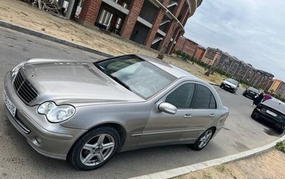 Mercedes-Benz C-Класс, 2004 год, 800 000 рублей, 1 фотография