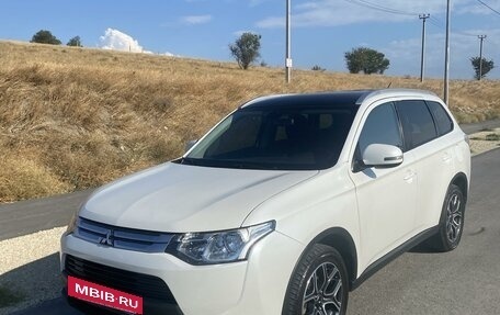 Mitsubishi Outlander III рестайлинг 3, 2014 год, 1 670 000 рублей, 1 фотография