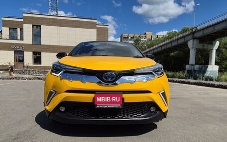 Toyota C-HR I рестайлинг, 2019 год, 2 400 000 рублей, 2 фотография