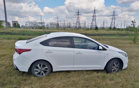 Hyundai Solaris II рестайлинг, 2017 год, 1 265 000 рублей, 1 фотография