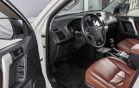 Toyota Land Cruiser Prado 150 рестайлинг 2, 2021 год, 6 199 000 рублей, 8 фотография