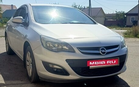 Opel Astra J, 2013 год, 900 000 рублей, 2 фотография