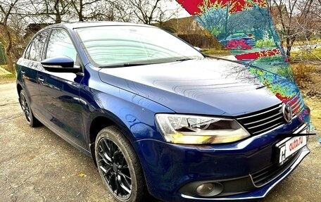 Volkswagen Jetta VI, 2013 год, 1 300 000 рублей, 2 фотография