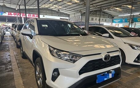 Toyota RAV4, 2020 год, 2 610 000 рублей, 3 фотография