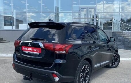 Mitsubishi Outlander III рестайлинг 3, 2022 год, 3 050 000 рублей, 5 фотография