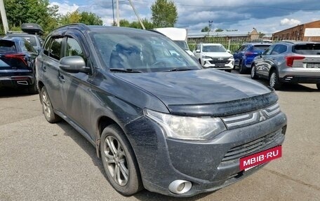 Mitsubishi Outlander III рестайлинг 3, 2013 год, 1 599 000 рублей, 2 фотография