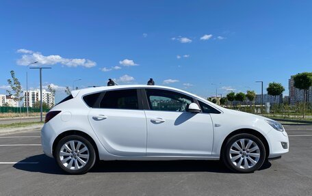 Opel Astra J, 2011 год, 800 000 рублей, 3 фотография