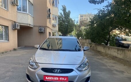 Hyundai Solaris II рестайлинг, 2011 год, 570 000 рублей, 2 фотография