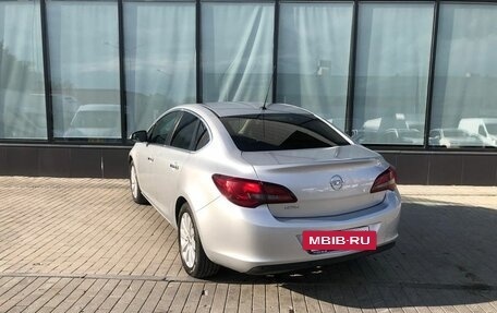 Opel Astra J, 2013 год, 990 000 рублей, 3 фотография