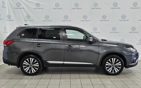 Mitsubishi Outlander III рестайлинг 3, 2020 год, 2 690 000 рублей, 3 фотография