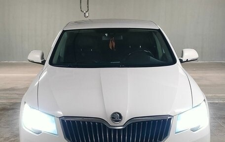 Skoda Superb III рестайлинг, 2013 год, 1 090 000 рублей, 2 фотография