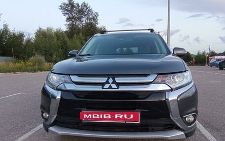 Mitsubishi Outlander III рестайлинг 3, 2017 год, 2 190 000 рублей, 2 фотография