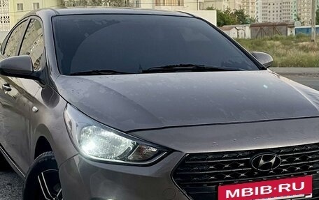 Hyundai Solaris II рестайлинг, 2018 год, 1 200 000 рублей, 1 фотография