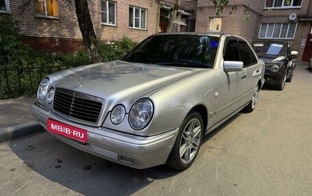 Mercedes-Benz E-Класс, 1998 год, 495 000 рублей, 2 фотография