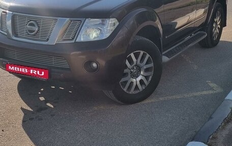 Nissan Pathfinder, 2011 год, 1 980 000 рублей, 2 фотография