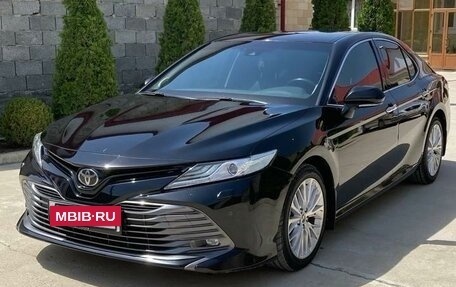 Toyota Camry, 2020 год, 3 200 000 рублей, 2 фотография