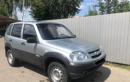 Chevrolet Niva I рестайлинг, 2015 год, 735 000 рублей, 3 фотография