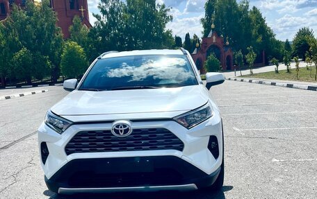 Toyota RAV4, 2021 год, 3 500 000 рублей, 2 фотография