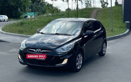 Hyundai Solaris II рестайлинг, 2013 год, 920 000 рублей, 2 фотография