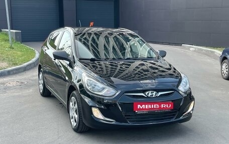 Hyundai Solaris II рестайлинг, 2013 год, 920 000 рублей, 5 фотография