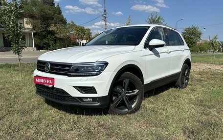 Volkswagen Tiguan II, 2018 год, 2 525 000 рублей, 2 фотография