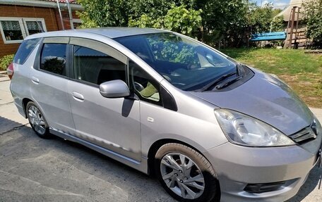 Honda Fit Shuttle I рестайлинг, 2012 год, 1 060 000 рублей, 2 фотография