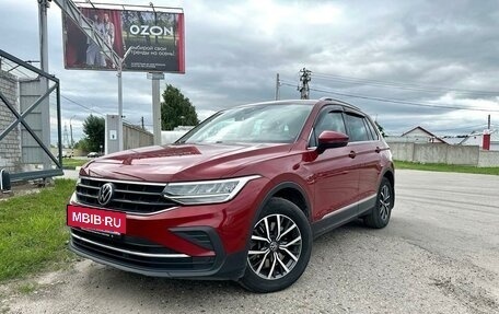 Volkswagen Tiguan II, 2020 год, 2 800 000 рублей, 2 фотография