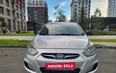 Hyundai Solaris II рестайлинг, 2011 год, 1 000 000 рублей, 3 фотография