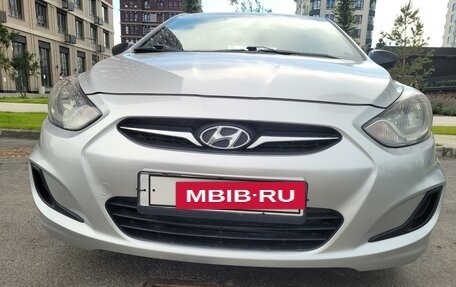 Hyundai Solaris II рестайлинг, 2011 год, 1 000 000 рублей, 2 фотография