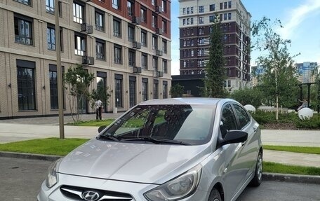 Hyundai Solaris II рестайлинг, 2011 год, 1 000 000 рублей, 1 фотография