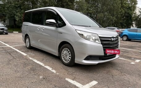 Toyota Noah III, 2014 год, 2 199 000 рублей, 3 фотография