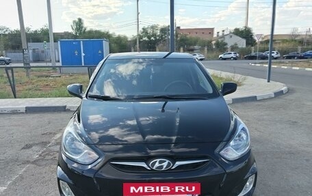 Hyundai Solaris II рестайлинг, 2011 год, 700 000 рублей, 1 фотография