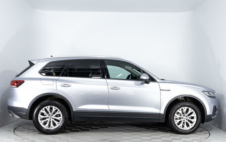 Volkswagen Touareg III, 2018 год, 4 400 000 рублей, 3 фотография