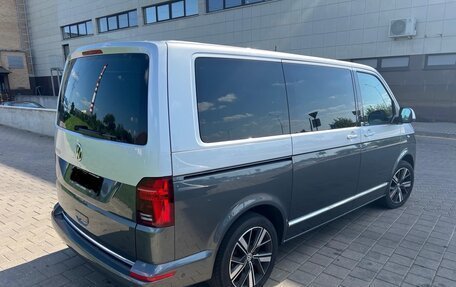 Volkswagen Multivan T6 рестайлинг, 2020 год, 6 200 000 рублей, 2 фотография