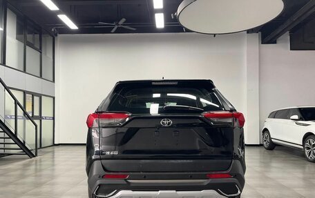 Toyota RAV4, 2023 год, 3 707 000 рублей, 5 фотография