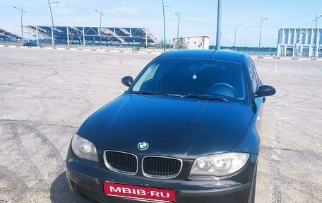 BMW 1 серия, 2008 год, 910 000 рублей, 2 фотография